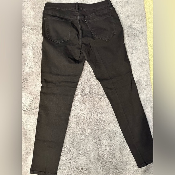 Women’s Old Navy Jeans. Super Skinny Rockstar. Size 12 - Picture 2 of 4